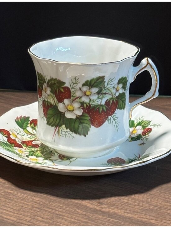 Hammersley Bone China Strawberry Rip Pattern Teacup & Saucer Set Made In England - Picture 1 of 11